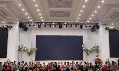 Chiêu trò tặng quà miễn phí "giăng bẫy" người già