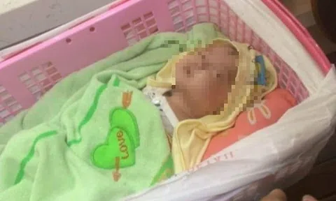 Phát hiện bé sơ sinh bị bỏ rơi trước quán cà phê