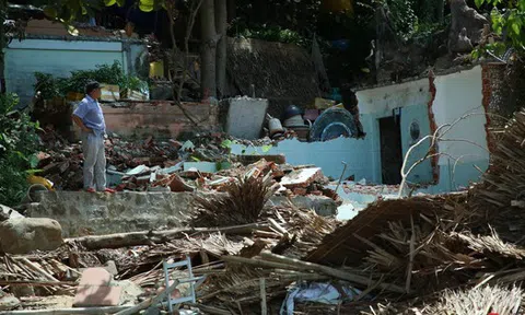 Hình ảnh nhà hàng xây trái phép trên bán đảo Sơn Trà bị tháo dỡ