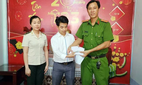 Bàn giao chiếc đồng hồ 278 triệu đồng cho người bị mất tại sân bay Phú Quốc