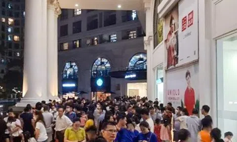 Cháy dưới hầm trung tâm thương mại ở Hà Nội