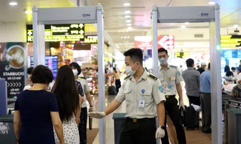 Người phụ nữ dùng giấy tờ giả để đi máy bay