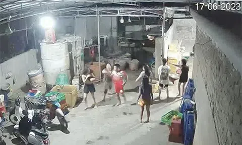 Nam thanh niên xông vào nhà đánh tới tấp, làm tuột áo thiếu nữ 16 tuổi