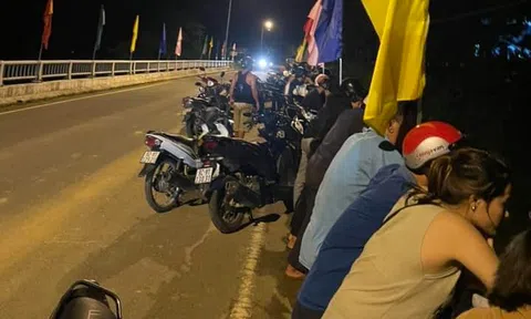 Chơi bên bờ sông, bé 4 tuổi rớt xuống nước không ai biết