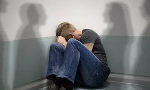 Thanh niên 32 tuổi nhập viện tâm thần do hoang tưởng người nhà âm mưu hãm hại