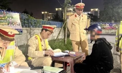 Cảnh sát giao thông được phép dừng xe kiểm tra giấy tờ khi nào?