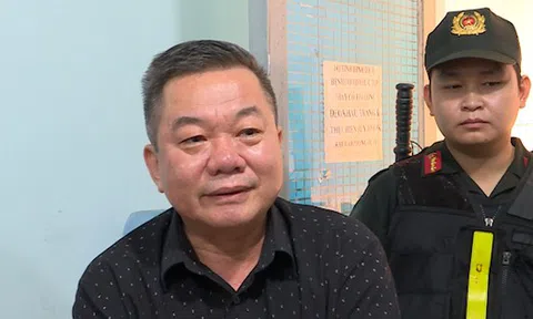 TP HCM: Giám đốc trung tâm đào tạo lái xe đưa 1 tỉ đồng cho 2 chuyên viên thuế