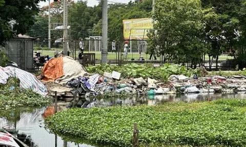 Hà Nội: Nhiều diện tích ao, hồ ở nội thành sắp biến mất vì xâm lấn đổ phế thải