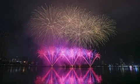 Ý nghĩa đặc biệt đằng sau màn trình diễn pháo hoa của đội Anh