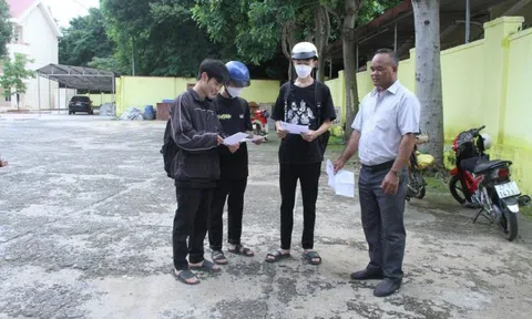 Thí sinh 51 tuổi hạ quyết tâm vượt qua kỳ thi tốt nghiệp THPT tốt nhất