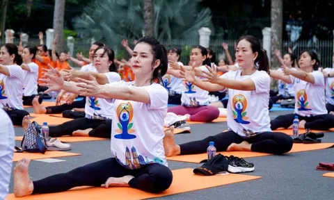 Đồng Tháp: 500 người tham gia đồng diễn Ngày Quốc tế Yoga lần thứ 9