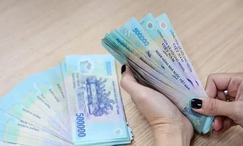 Điều chỉnh lương cơ sở: Không để 'mừng ít lo nhiều'