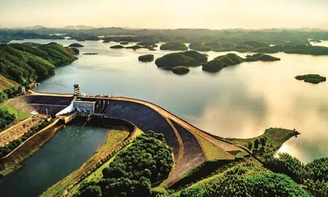 Mực nước thấp nhất lịch sử 50 năm khiến thủy điện Thác Bà vẫn chưa thể phát điện