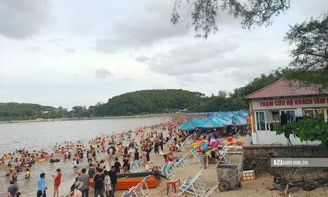 Hải Phòng: Bao giờ du lịch Đồ Sơn thoát khỏi tính mùa vụ?