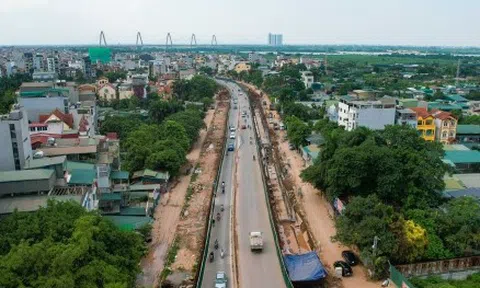 Cận cảnh đê Nghi Tàm nứt toác, thi công chậm tiến độ bất chấp mùa mưa lũ về