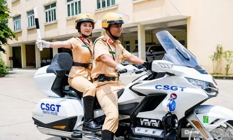 Bàn giao hàng chục siêu xe Honda Goldwing cho CSGT 11 tỉnh, thành phố