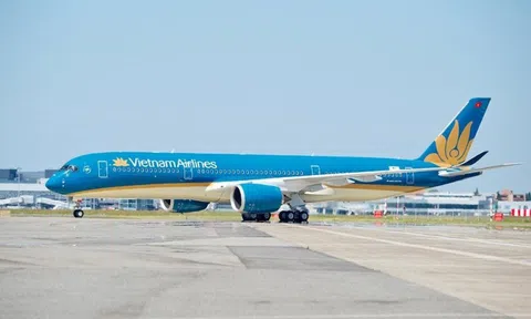 Máy bay Vietnam Airlines hạ cánh khẩn cấp tại Dubai cấp cứu hành khách