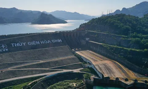 Thủy điện tăng phát điện để tránh bão