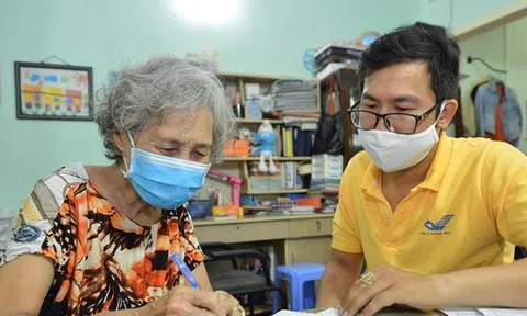 Bất ngờ lùi lịch trả lương hưu, trợ cấp tháng 8