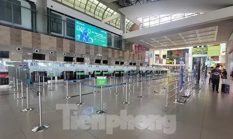 Sân bay Nội Bài 'cửa đóng, then cài' tránh bão số 1 đổ bộ
