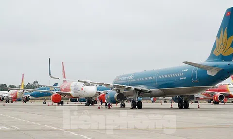 Bão tan nhanh, 3 sân bay vừa vội vã đóng cửa được mở lại ngay