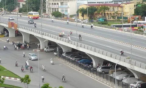 Hình ảnh trái ngược tại các gầm cầu cạn Hà Nội