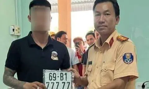 Cà Mau có thêm người bấm được biển số 'ngũ quý' 777.77