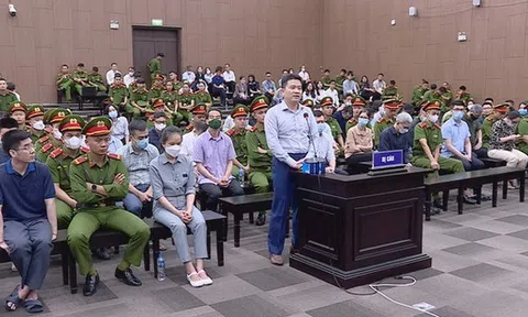 Cựu Phó Chủ tịch UBND tỉnh Quảng Nam Trần Văn Tân lẩy thơ khi nói lời sau cùng