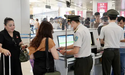 Khó khăn khi hành khách đi máy bay dùng VNeID thay thế giấy tờ tùy thân