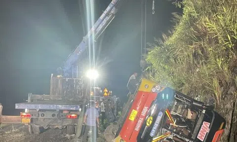 Lật xe trên cao tốc La Sơn - Túy Loan: Tài xế xe khách không làm chủ tốc độ