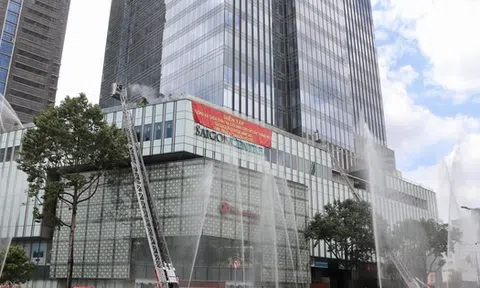 TP HCM: Hướng dẫn thoát nạn cho hơn 6.000 người ở toà nhà Saigon Centre