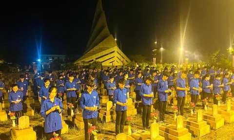 Thắp sáng hàng chục nghìn ngọn nến tri ân các anh hùng liệt sĩ