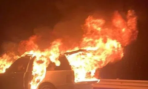 Xe Ranger Rover cháy rụi trên cao tốc Hạ Long - Hải Phòng