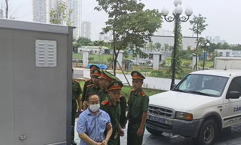 Các bị cáo đã được dẫn giải tới tòa nghe tuyên án