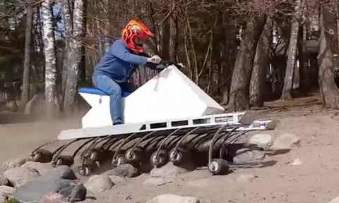 Độc đáo: Xe điện với 18 "chân rết" di chuyển cực linh hoạt trên nhiều địa hình