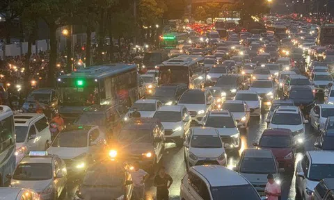 30.000 người đổ về xem show BlackPink, khu vực Mỹ Đình kẹt cứng nhiều giờ