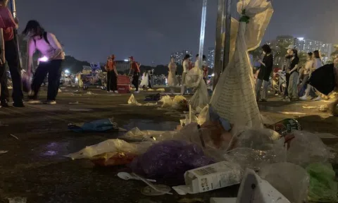 Sân vận động Mỹ Đình bội thực rác sau đêm diễn của BlackPink