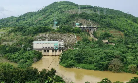 Thủy điện Buôn Tua Srah cắt cơn lũ gần 700 mét khối /giây