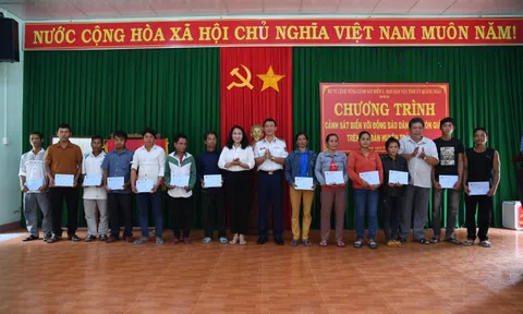 Vùng Cảnh sát biển 2 đến với đồng bào vùng cao tỉnh Quảng Ngãi