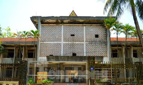 Hàng loạt công sở, nhà khách bị bỏ hoang trên 'đất vàng' TP Hà Tĩnh