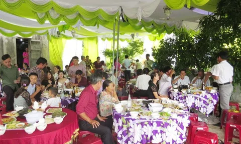 Cả làng đau bụng sau tiệc cưới hơn 500 khách dự ở Quảng Bình