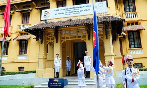 Lễ thượng cờ kỷ niệm 56 năm ngày thành lập ASEAN