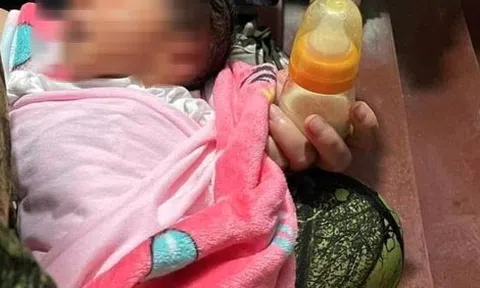 Bé sơ sinh bị bỏ rơi trước cổng nhà dân kèm thư "không tìm gặp lại con"