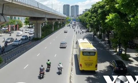Tháo một phần dải phân cách cứng làn đường Nguyễn Trãi