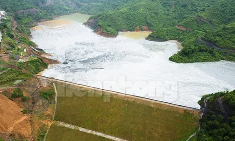 Vỡ ống cống hồ thải quặng: Tạm dừng hoạt động, khuyến cáo người dân không sử dụng nước trực tiếp