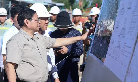 Thủ tướng thị sát các dự án trọng điểm ở Đồng Tháp
