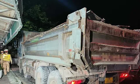 Theo chân cảnh sát ‘đánh trận’ đêm với ‘chim mồi’, xe quá tải ở Hà Nội