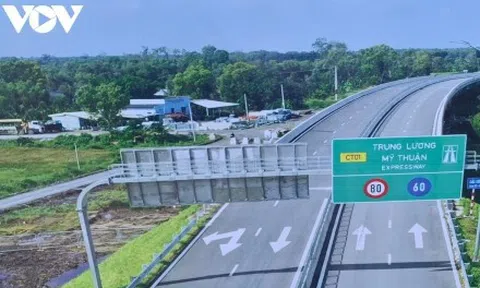 Tại sao cao tốc vừa khai thác đã phải mở rộng?