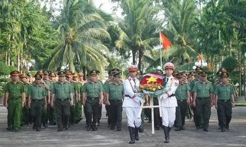 Công an Kiên Giang tổ chức lễ tri ân và tưởng nhớ các anh hùng liệt sĩ
