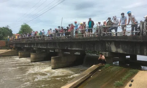 Người mẹ 25 tuổi ở Quảng Bình nhảy xuống sông Dinh tự tử
